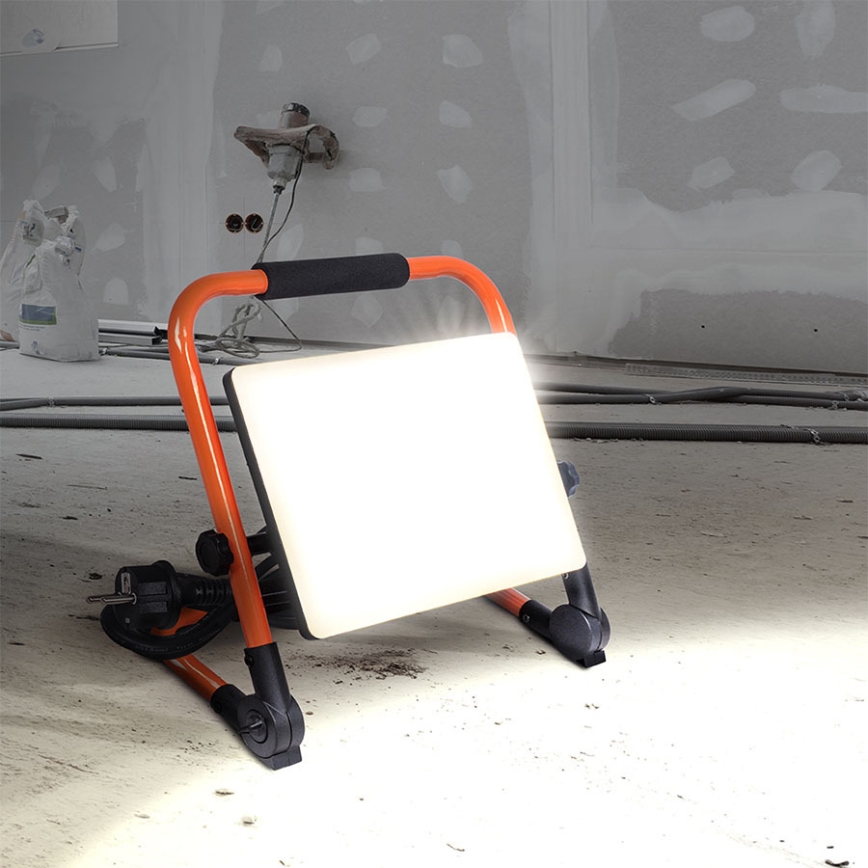 LED reflektor statiiviga LED/50W/230V 4000K IP65