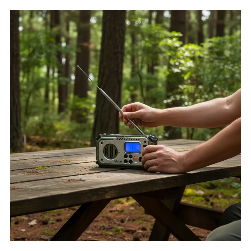 Telkimisraadio käsikäepidemega, päikesepaneeliga ja LED-taskulambiga akupanga funktsiooniga 5V/3xAAA/2000 mAh IPX4 roheline