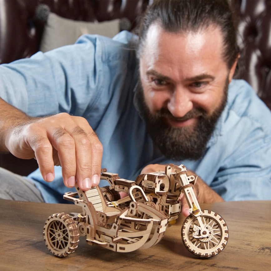 Ugears - 3D puidust mehaaniline pusle Mootorratas külgkorviga