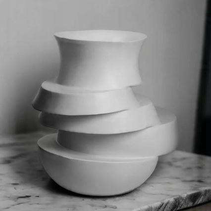 Valge resiinist vaas 38x33x36 cm