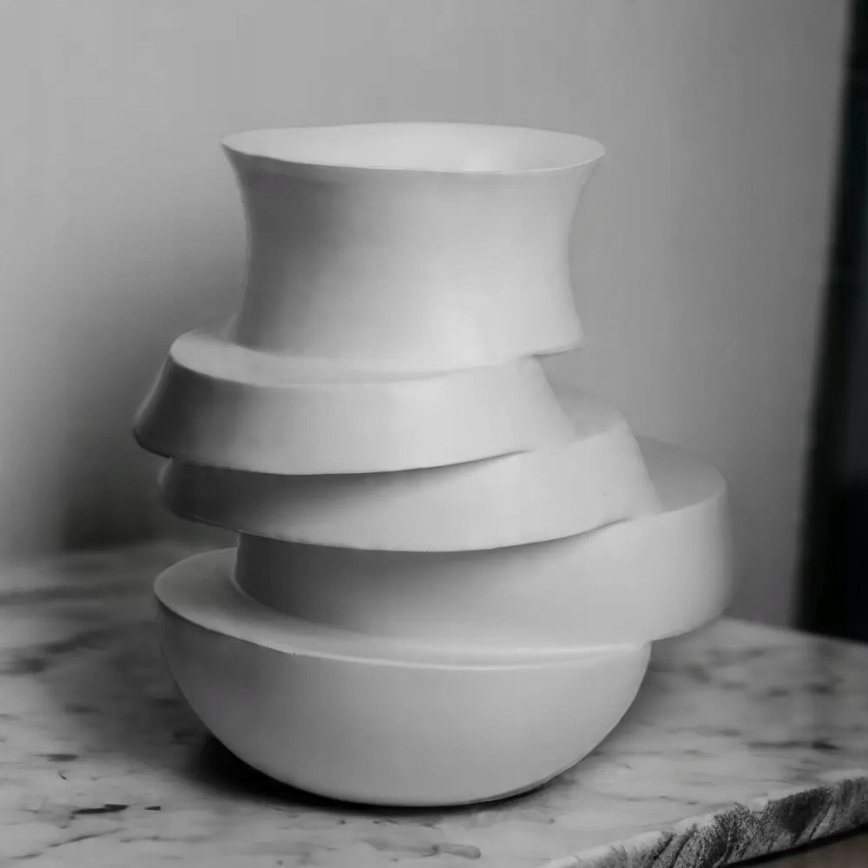 Valge resiinist vaas 38x33x36 cm