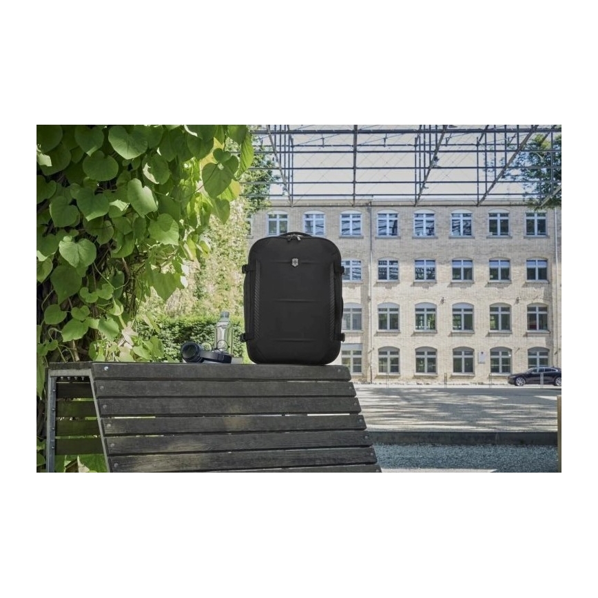 Victorinox - Laiendatav seljakott Crosslight Boarding 37 l must