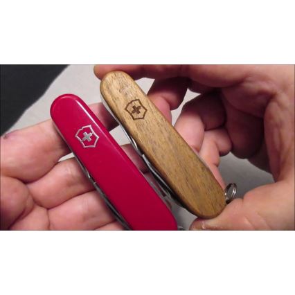 Victorinox - Multifunktsionaalne taskunuga 9,1 cm/14 funktsiooni punane